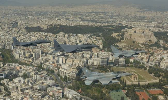 F- 16 θα περάσουν αύριο πάνω από την Ακρόπολη